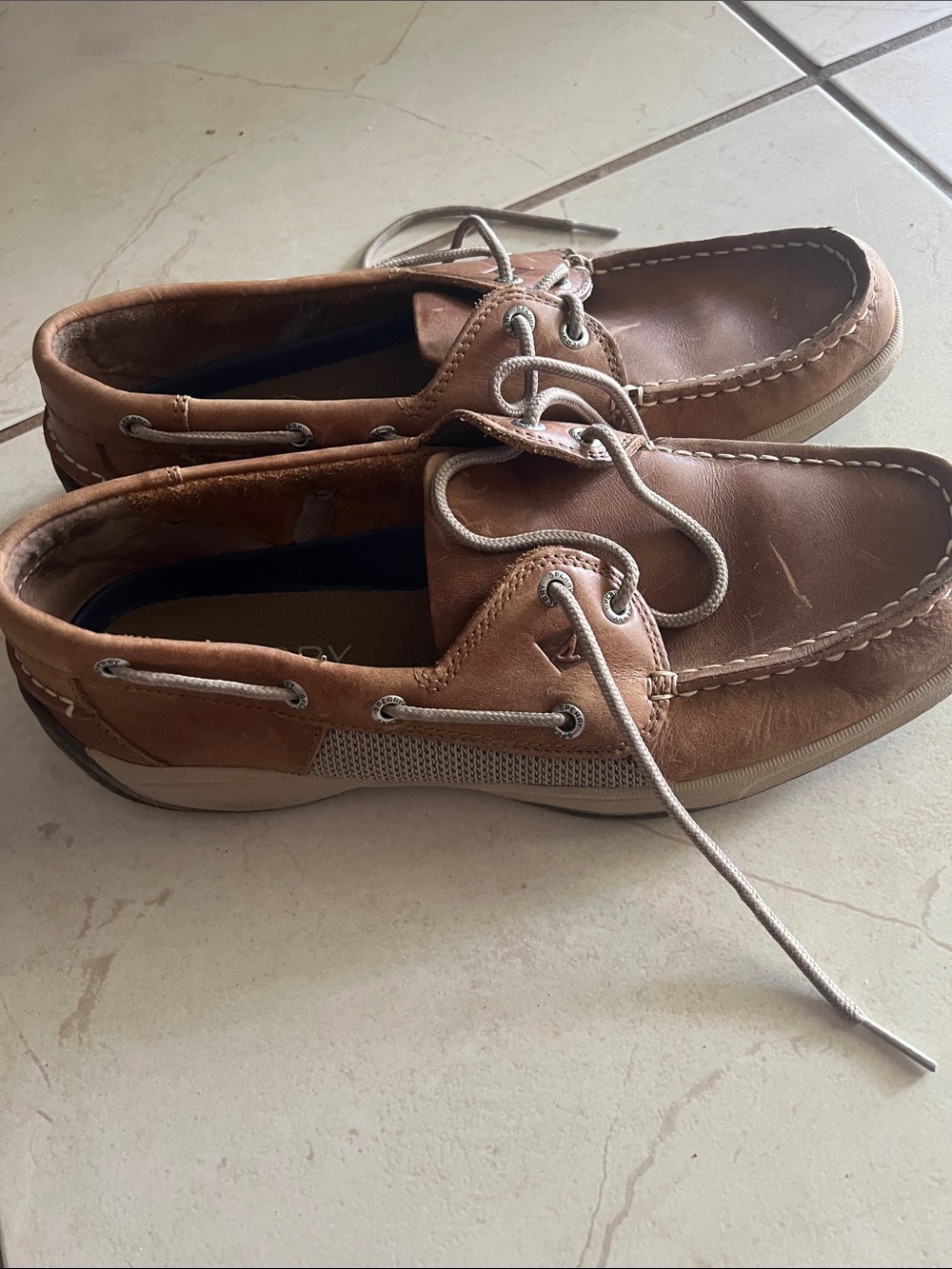 Sperry Tan Leather Boat Shoes with Beige Laces